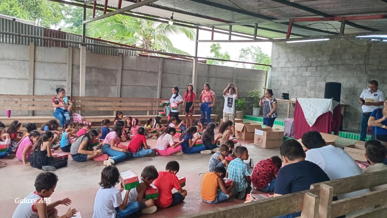 Shoebox Gifts Kids Praying